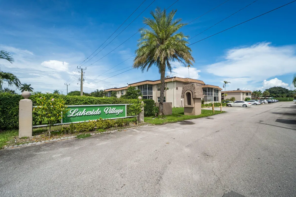 Unit 112 photo 34