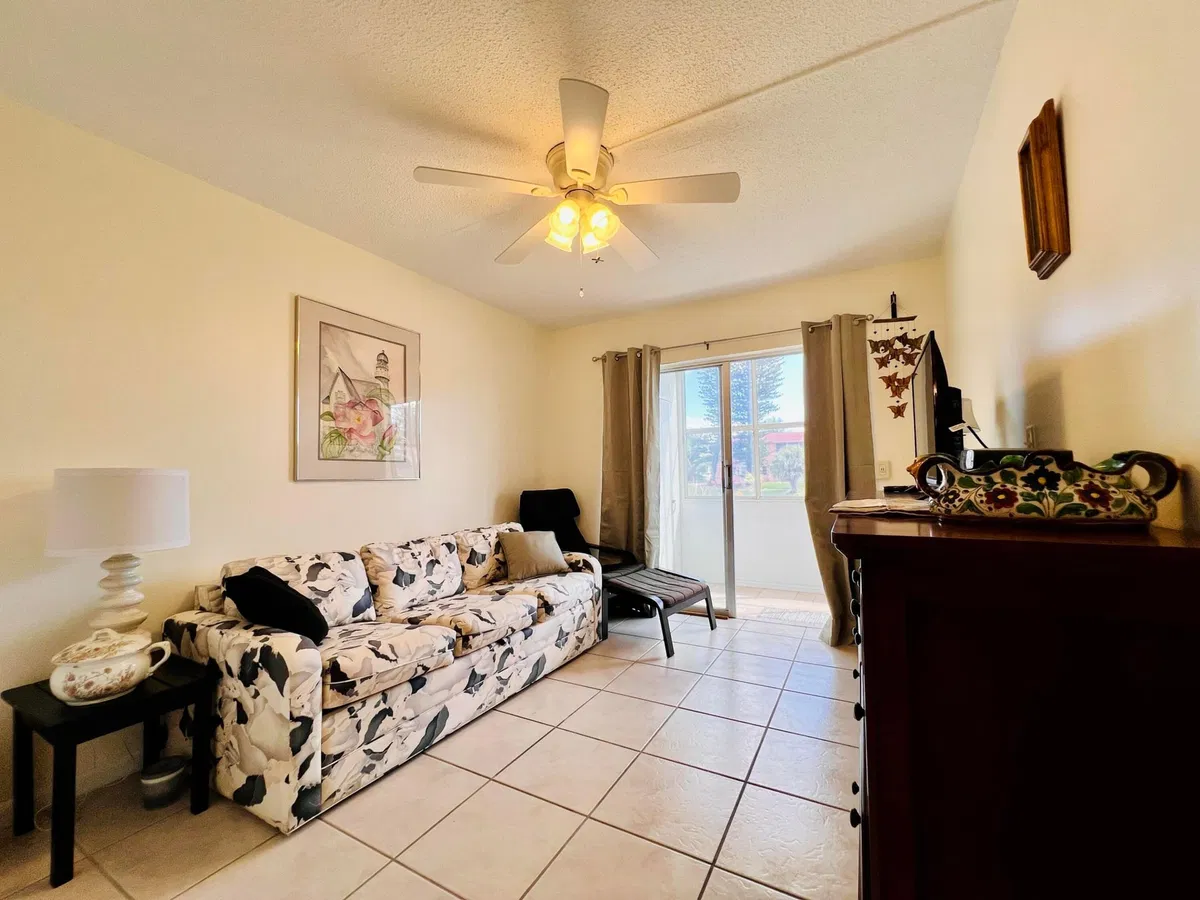 Unit 173 photo 10