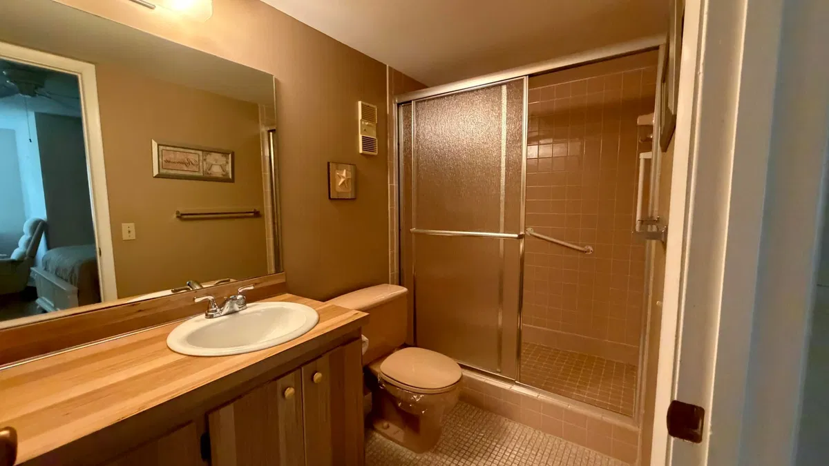 Unit 203 photo 13