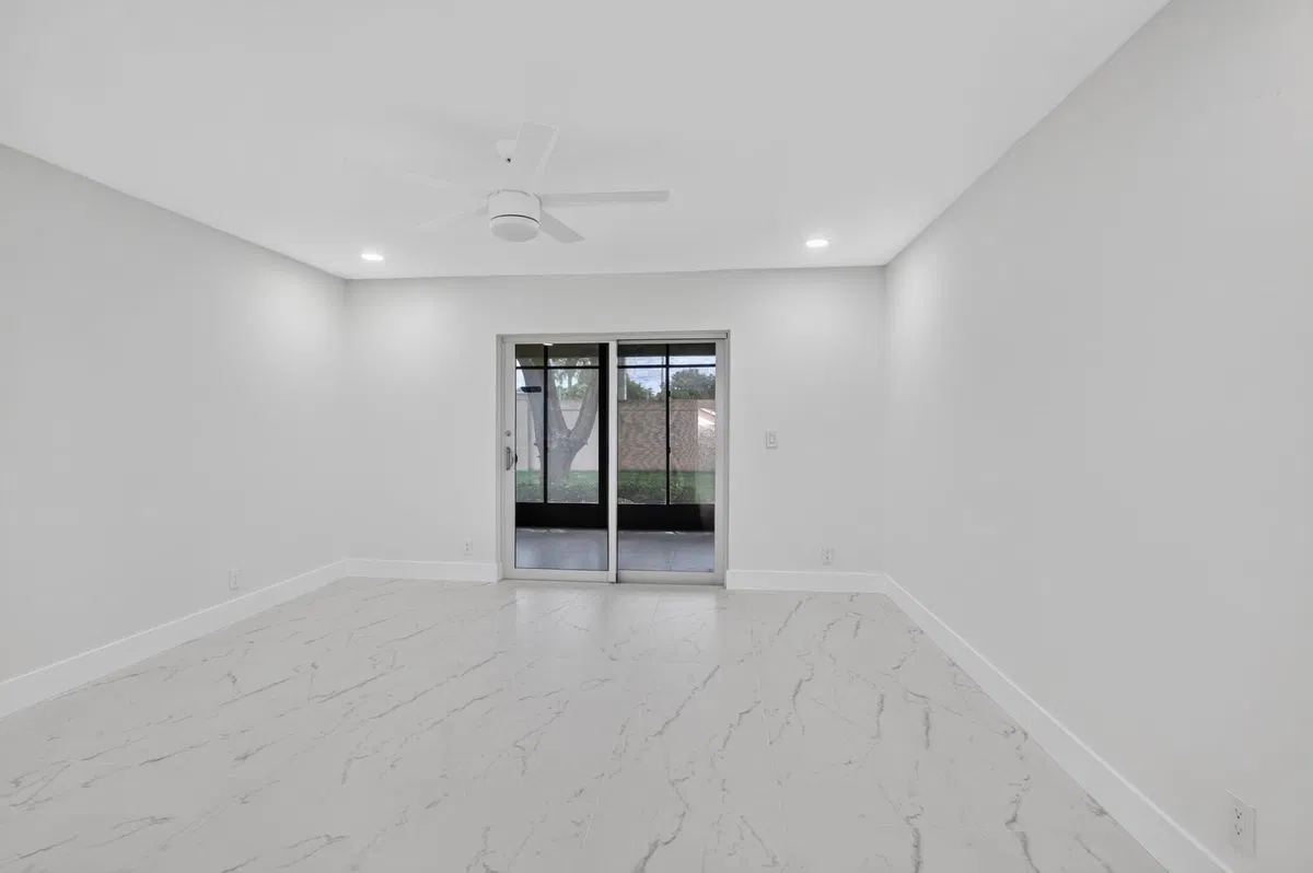 Residence photo 16