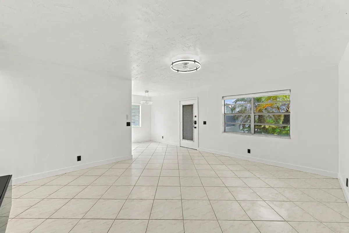 Unit 541 photo 4