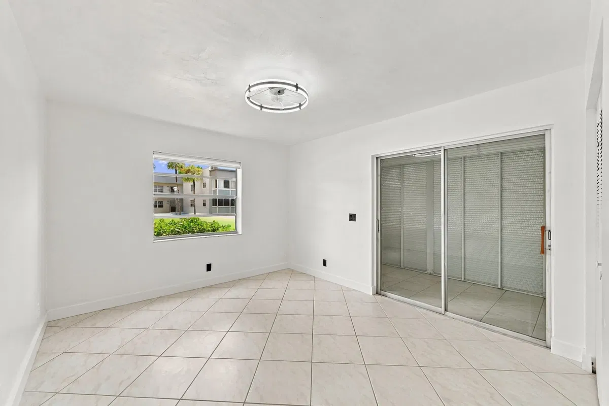 Unit 541 photo 7