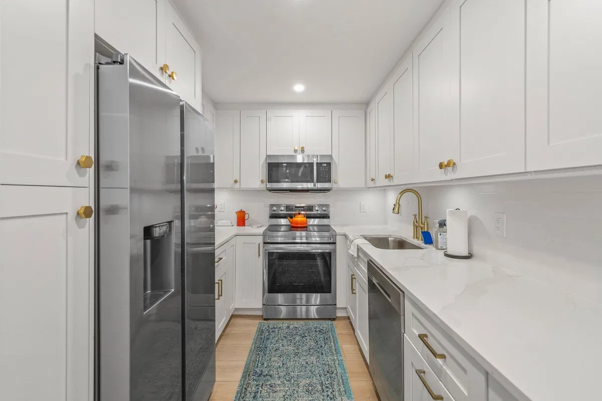 Unit 203 photo 10