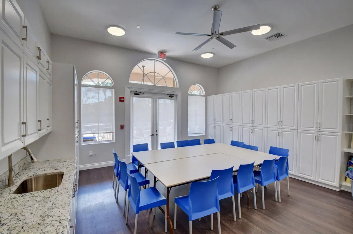 Residence photo 76
