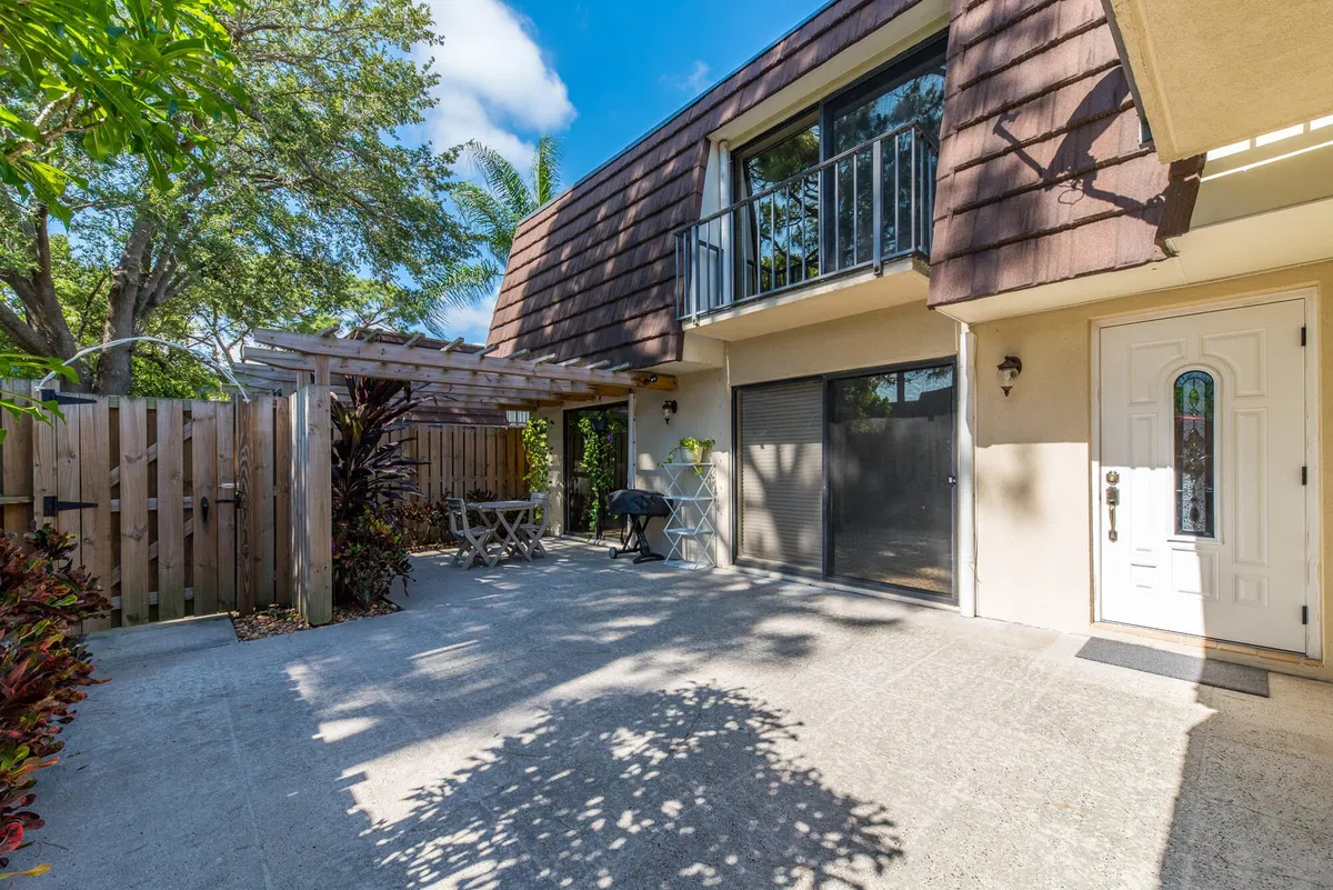  Residence photo 19