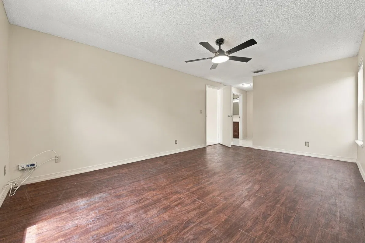 Residence photo 16