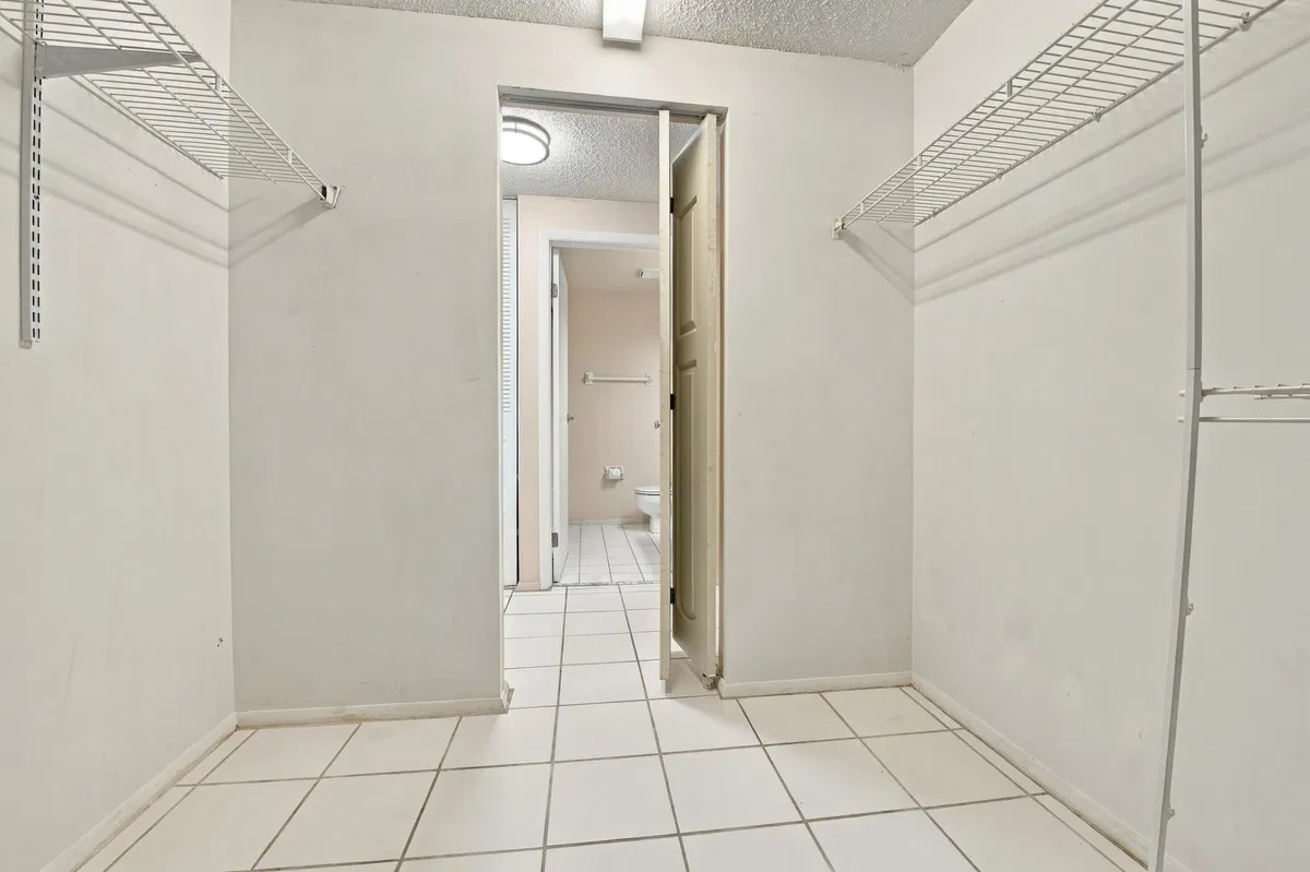 Residence photo 19