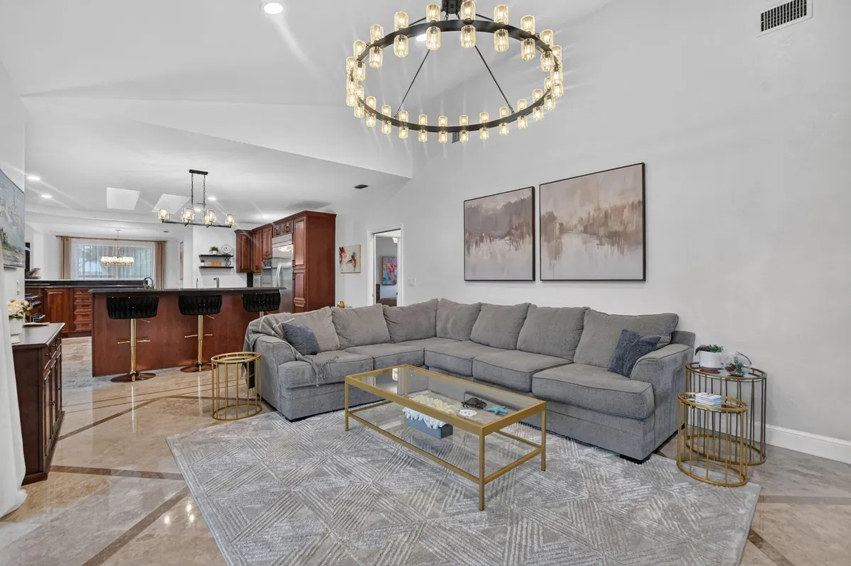  Residence photo 19