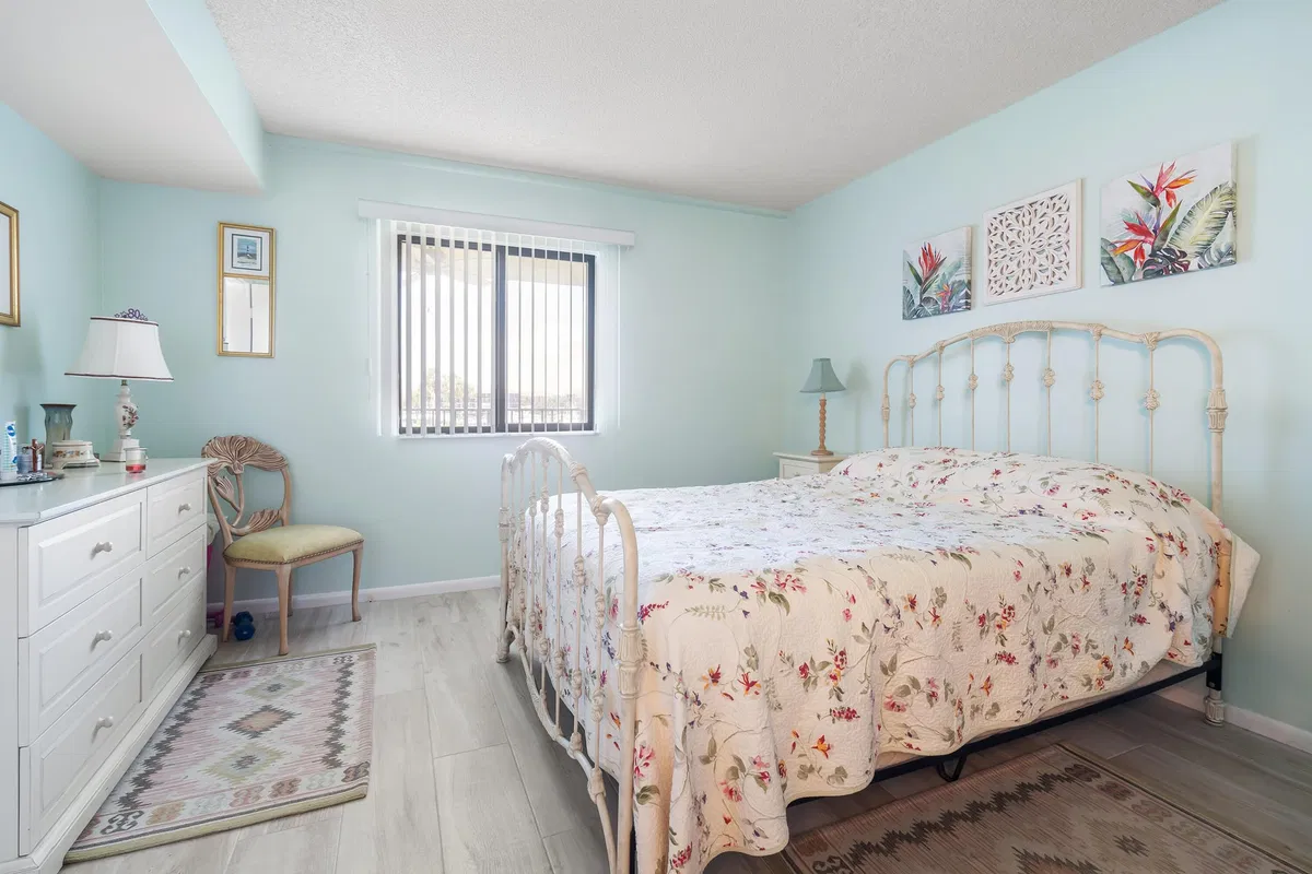 Unit 306 photo 7