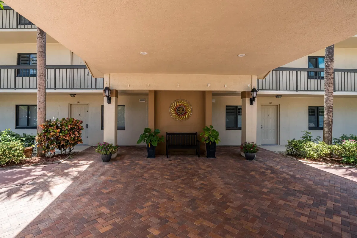 Unit 306 photo 31