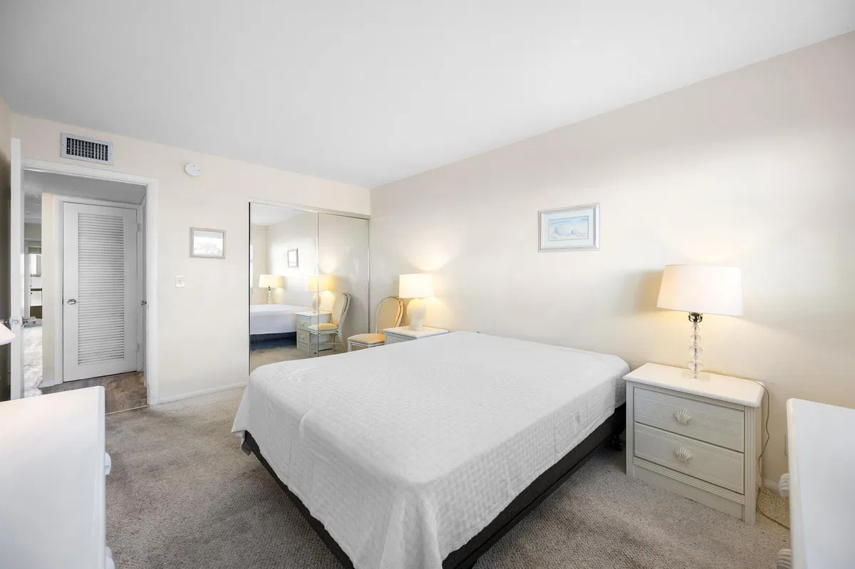 Unit 104 photo 19