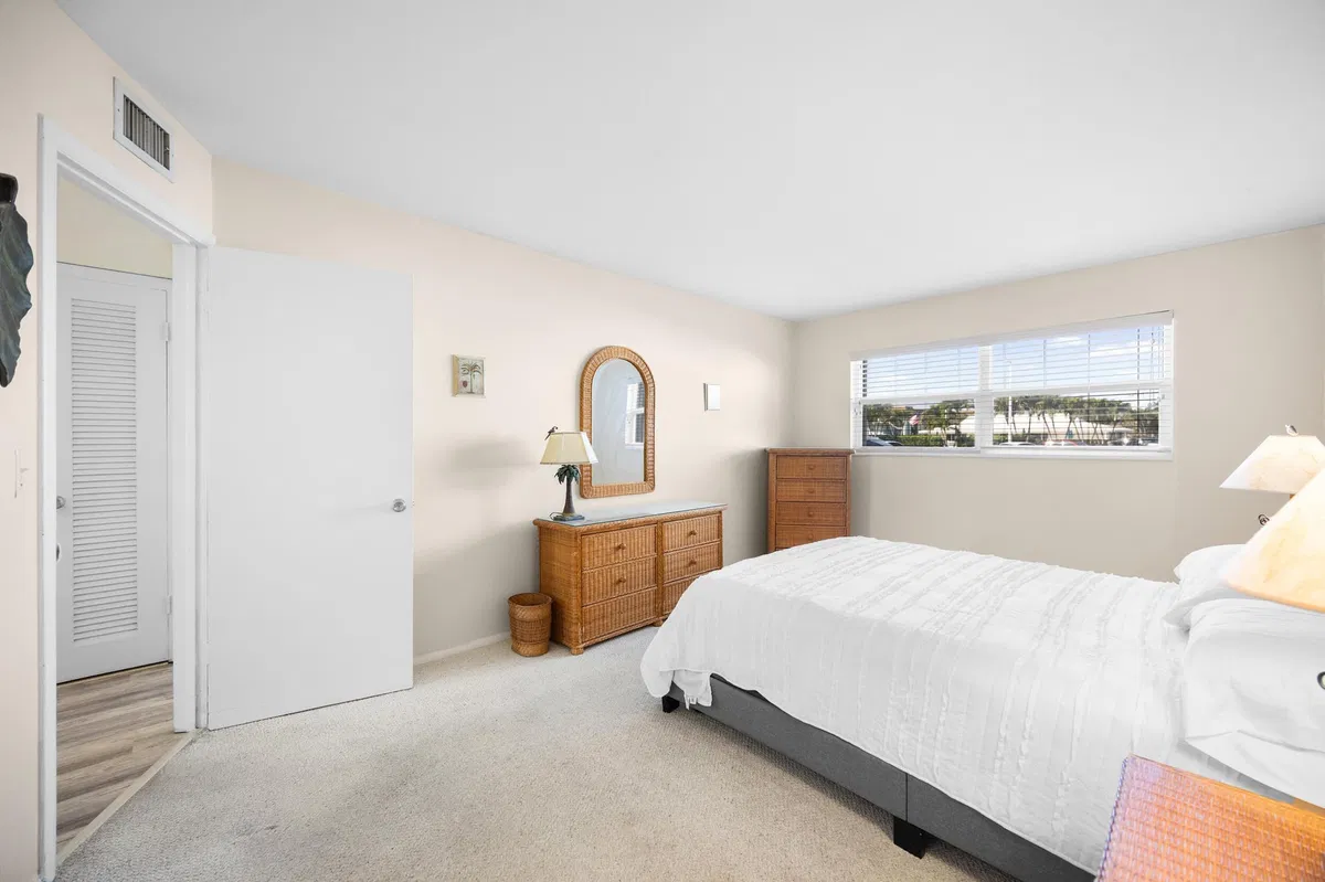 Unit 104 photo 25