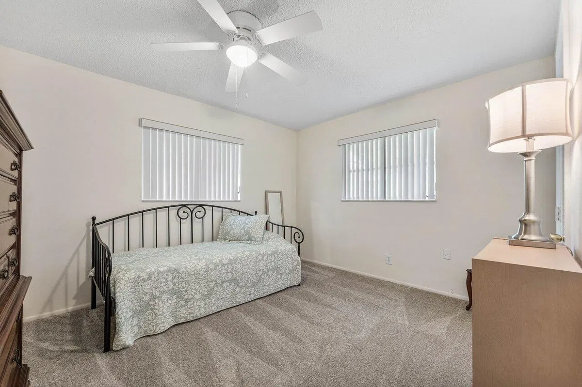 Residence photo 16