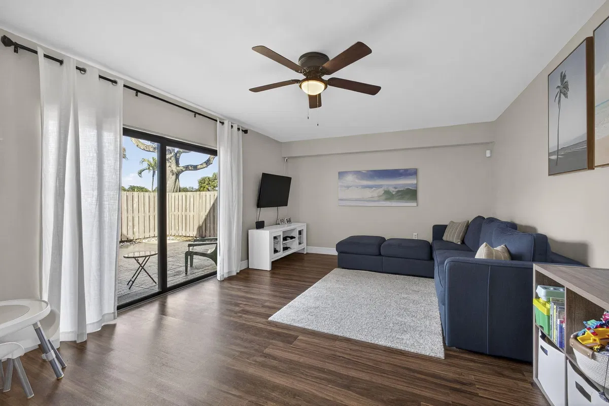 Residence photo 16