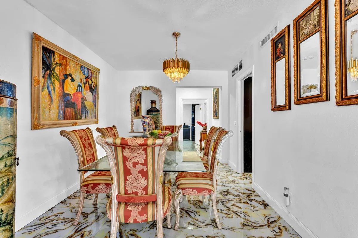 Residence photo 22
