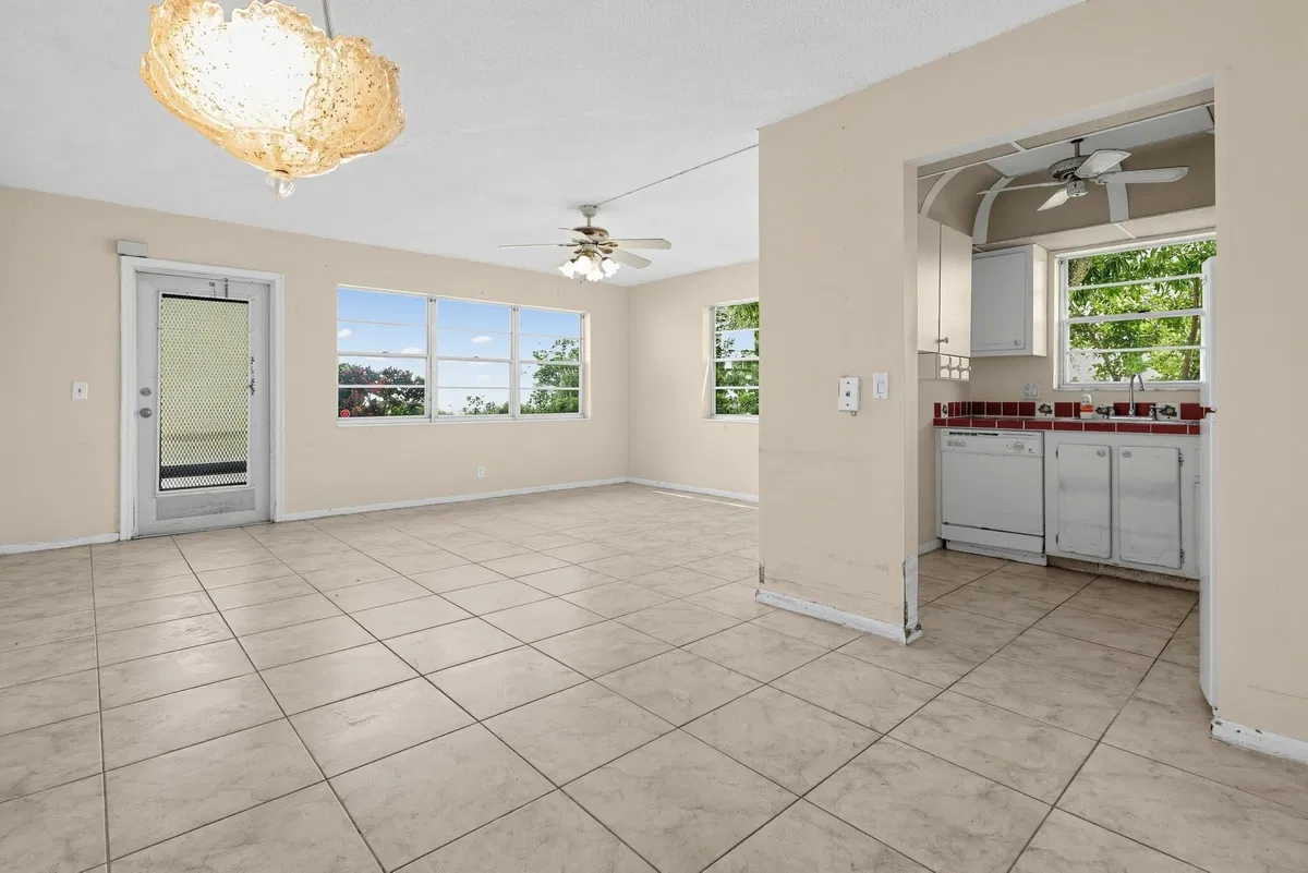 Residence photo 4
