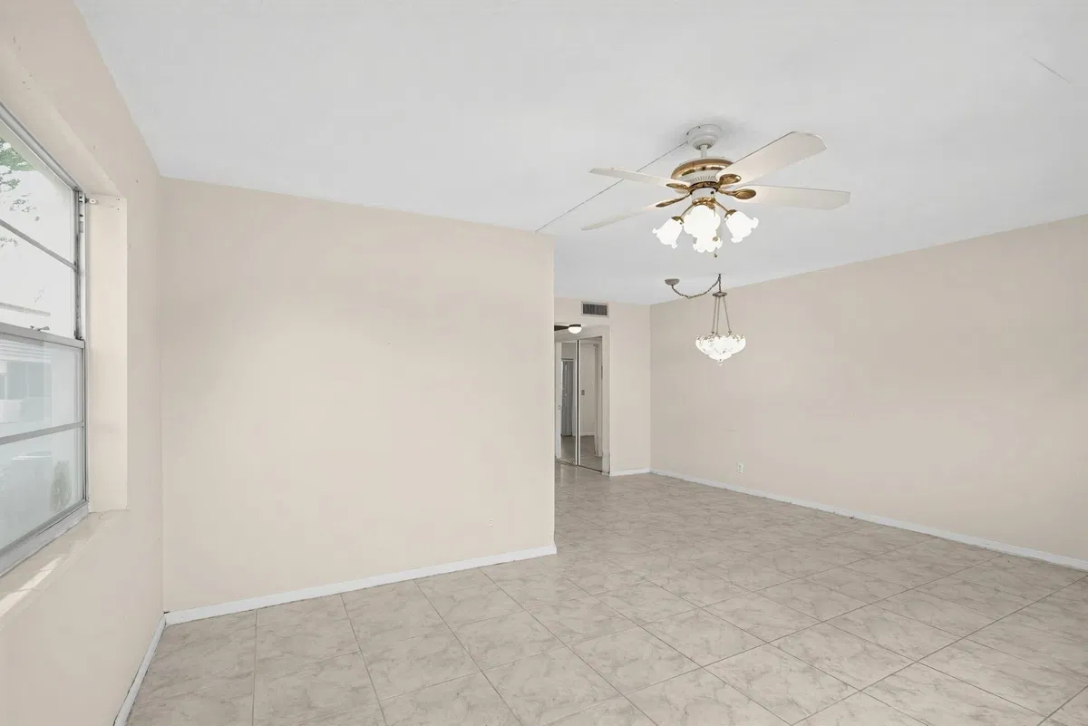 Residence photo 10