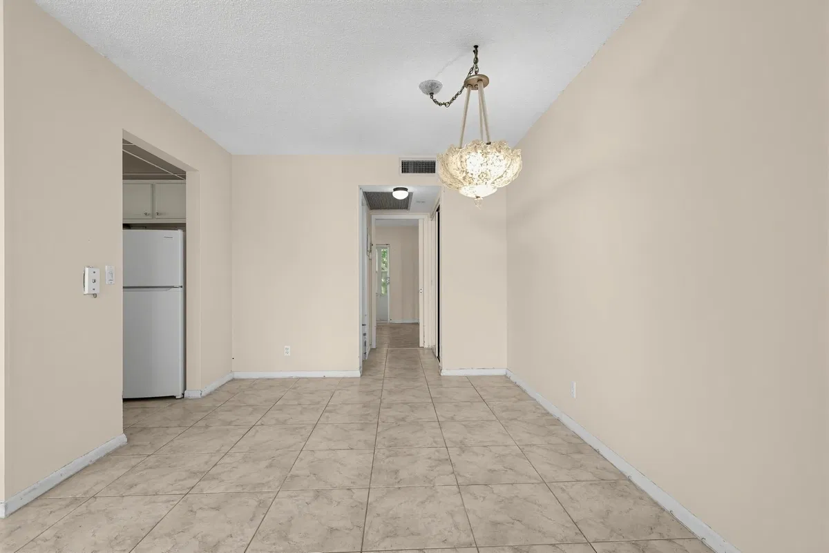 Residence photo 16