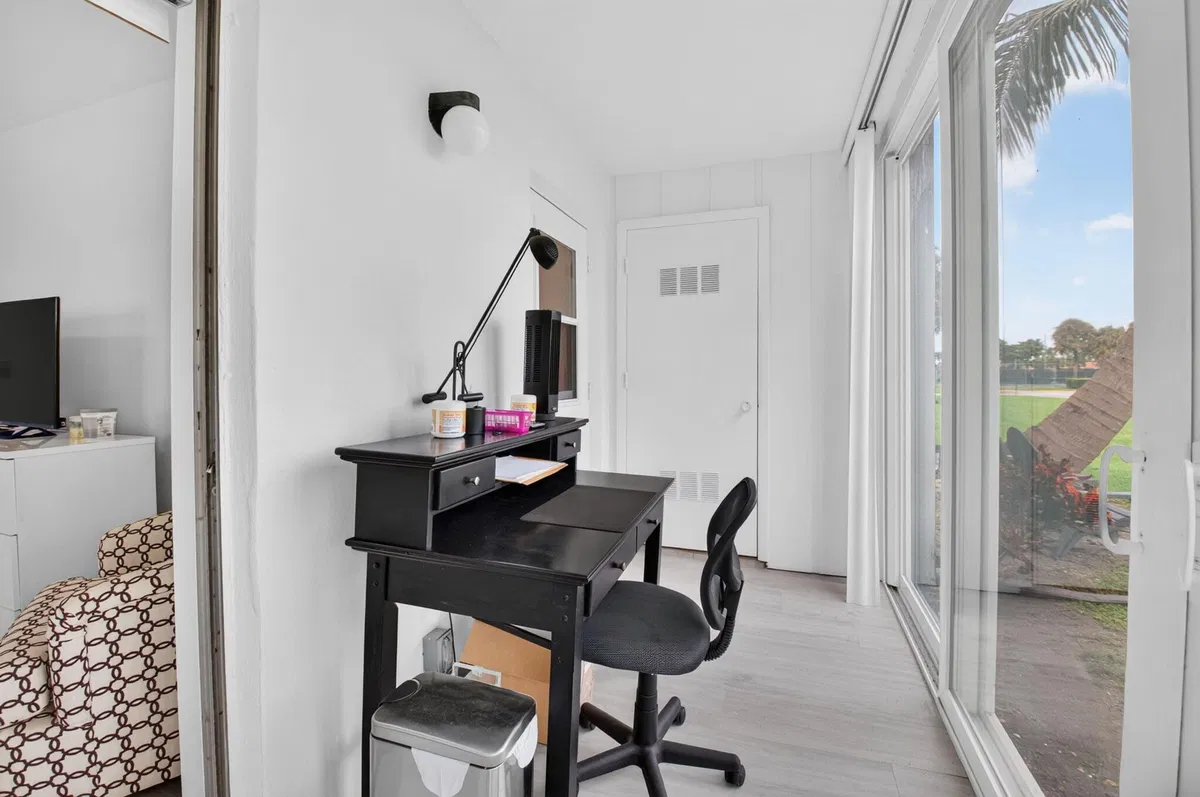 Residence photo 25