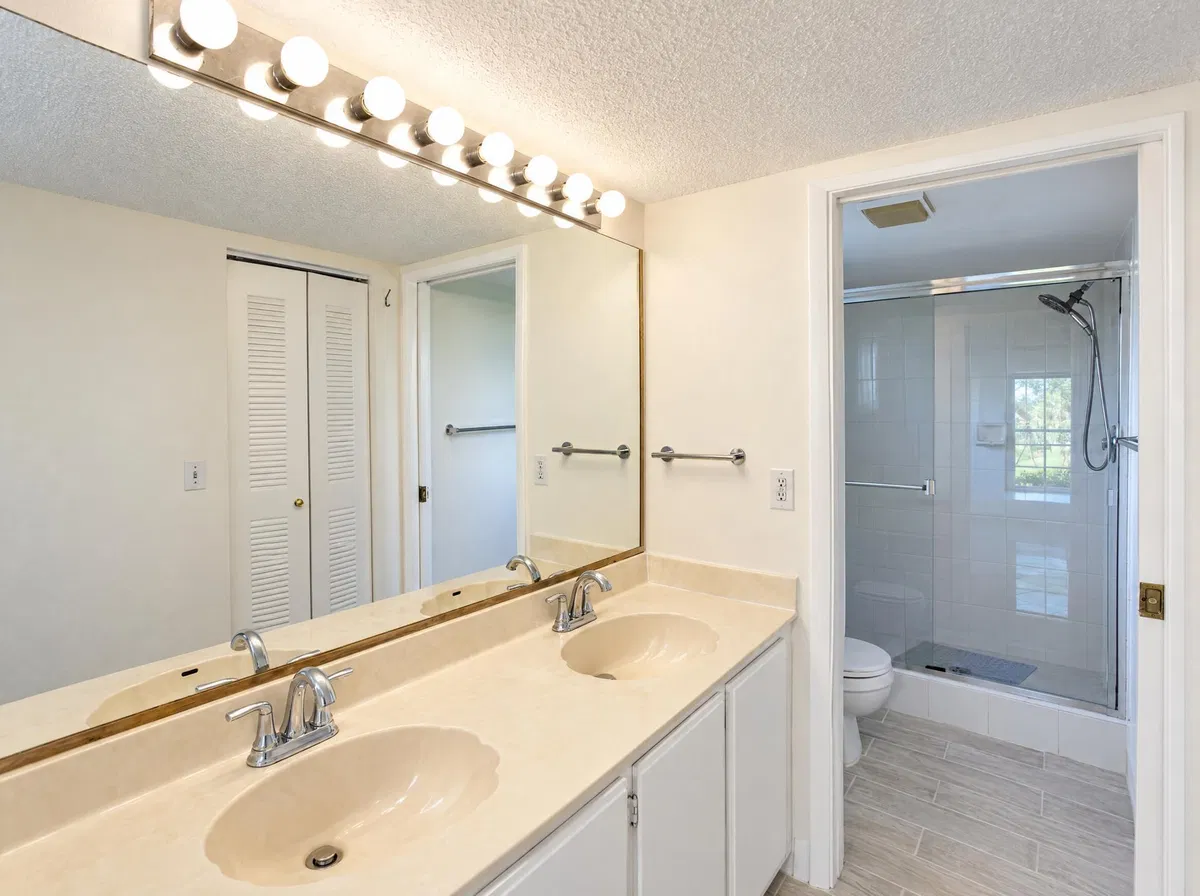 Unit 1218 photo 16