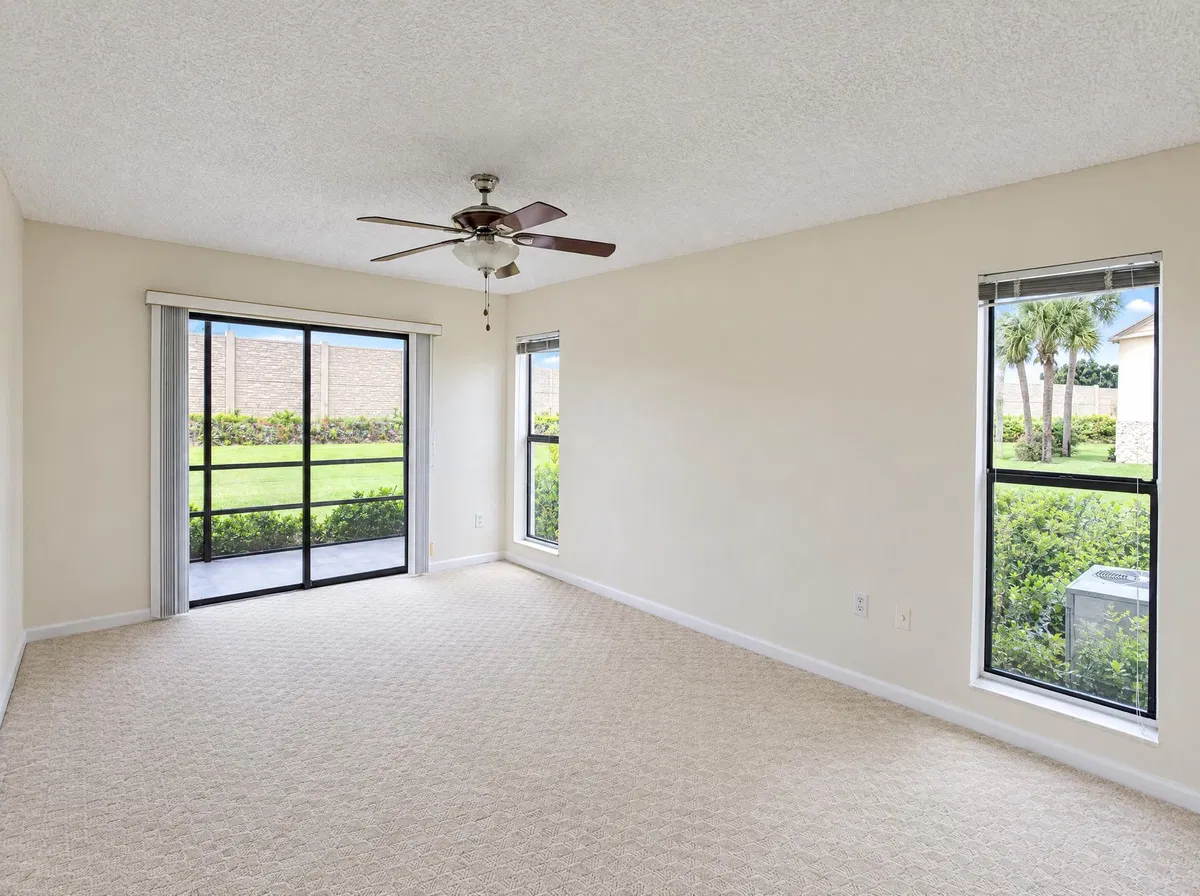 Unit 1218 photo 19