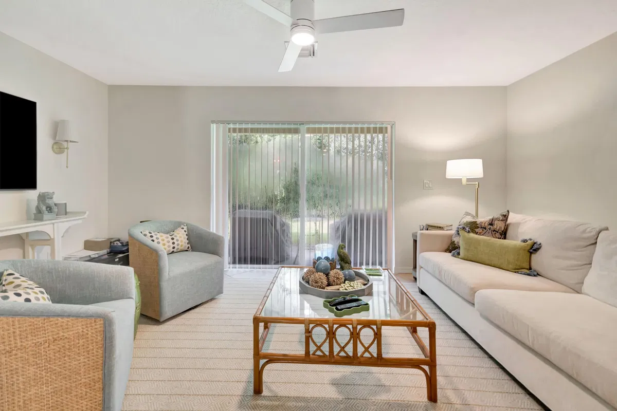 Residence photo 16