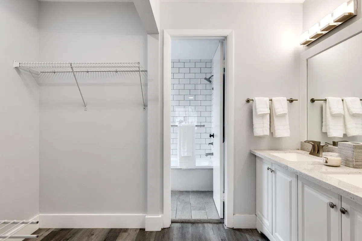  Unit 19 photo 16