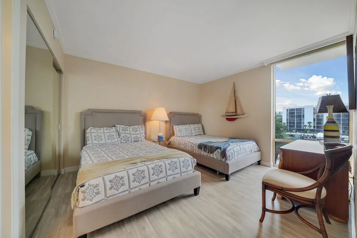 Unit D-406 photo 16