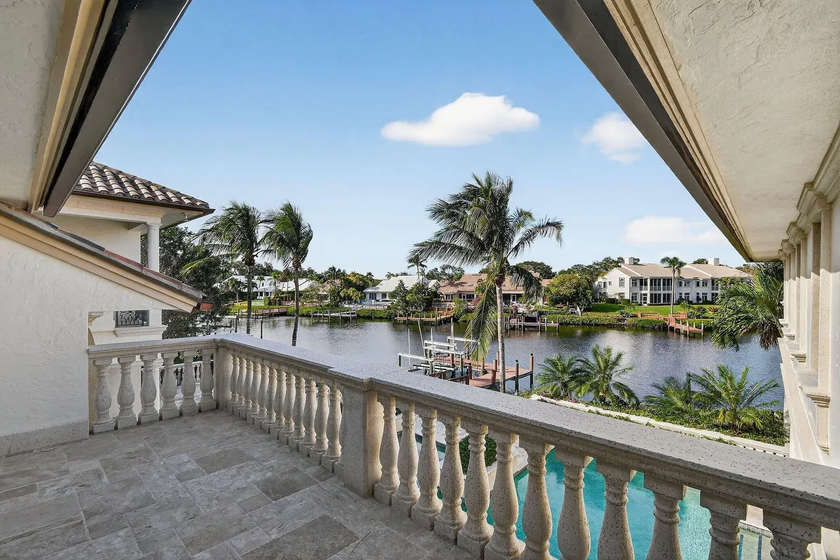 Admirals Cove Residence photo 49