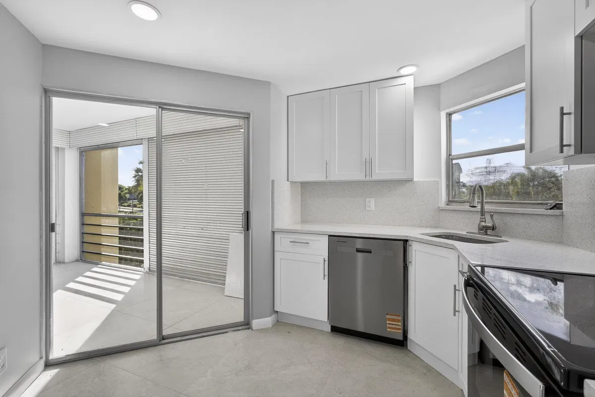 Via Poinciana Lake Worth Unit 202 photo 31