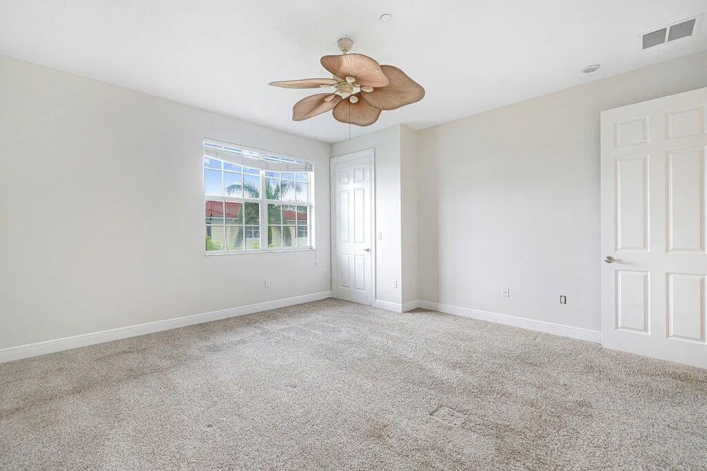 Unit 39 photo 25