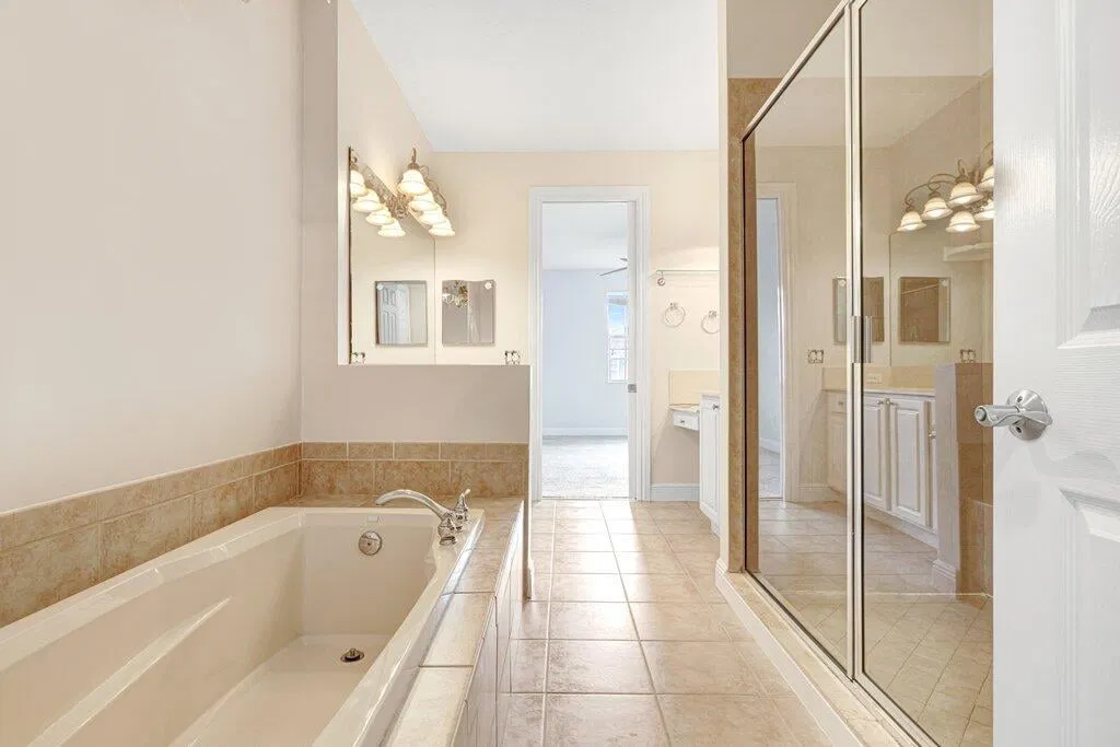 Unit 39 photo 28