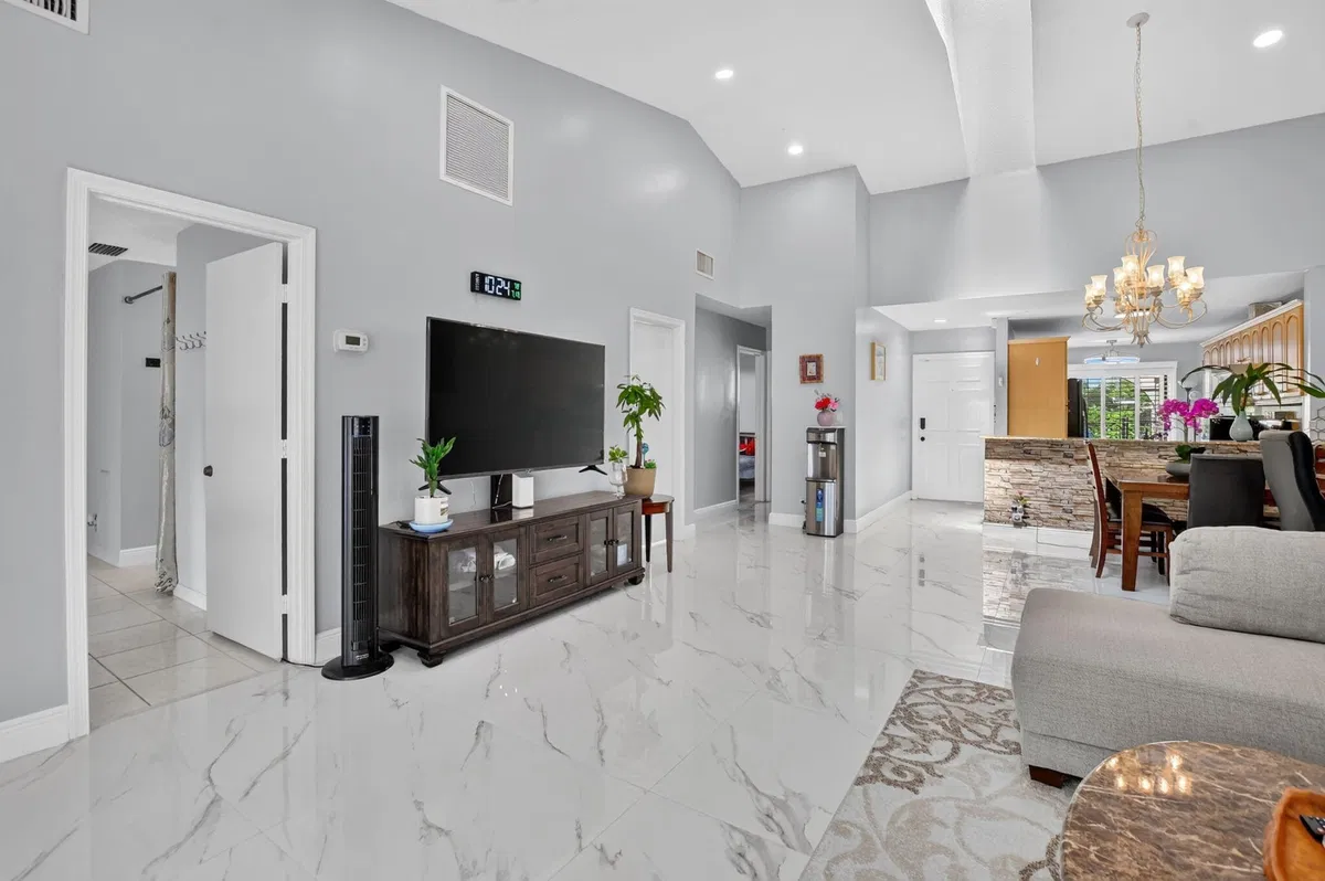 Residence photo 19