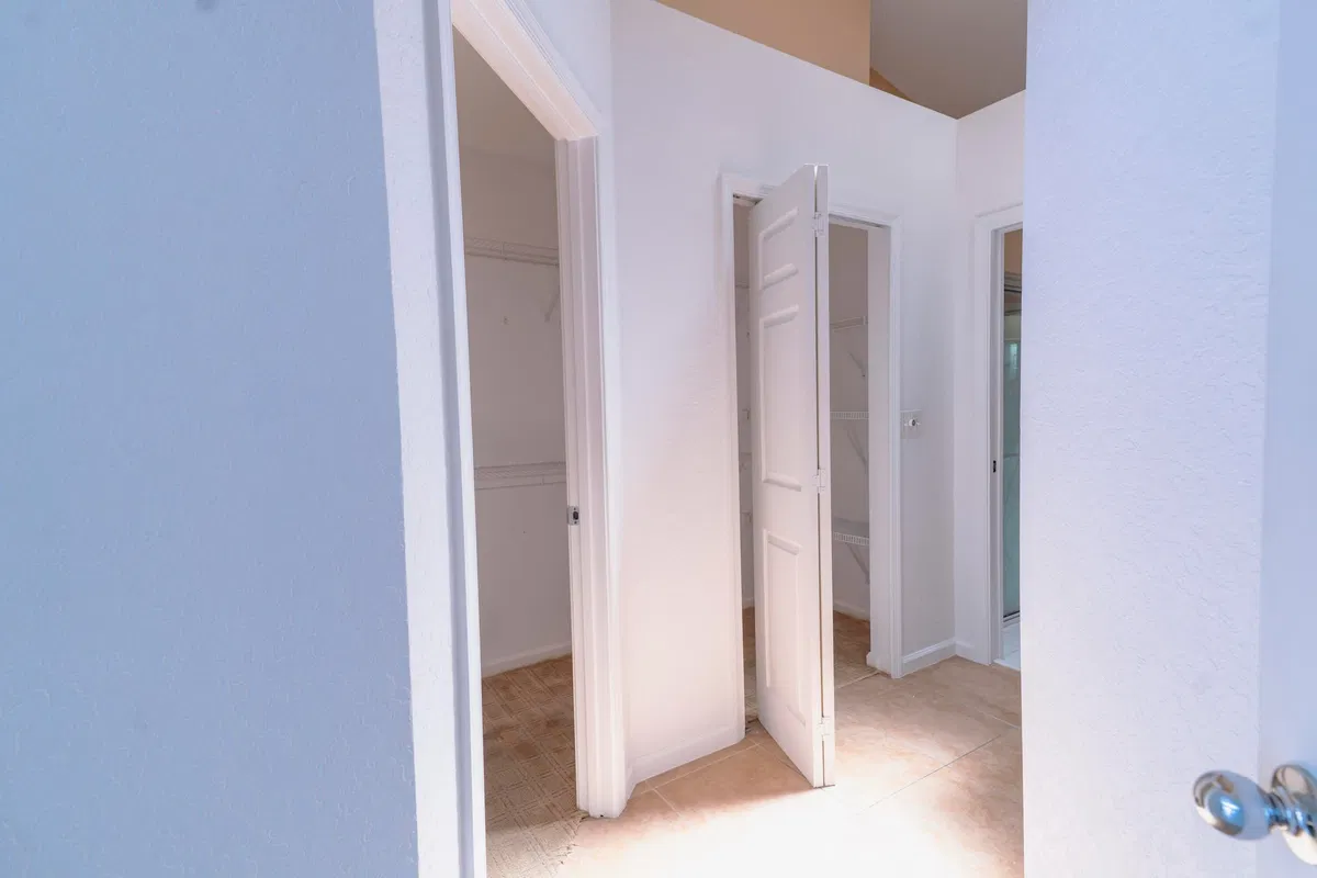 Unit 10 photo 22