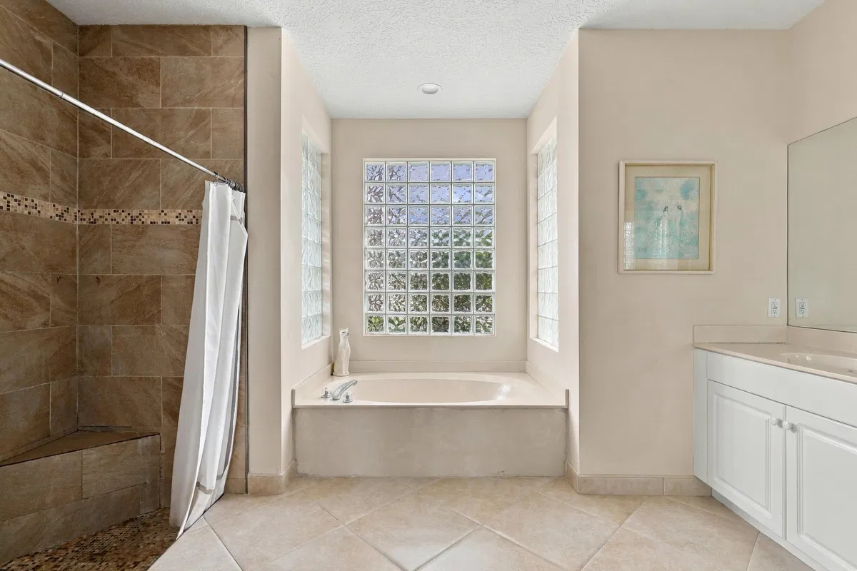  Residence photo 34