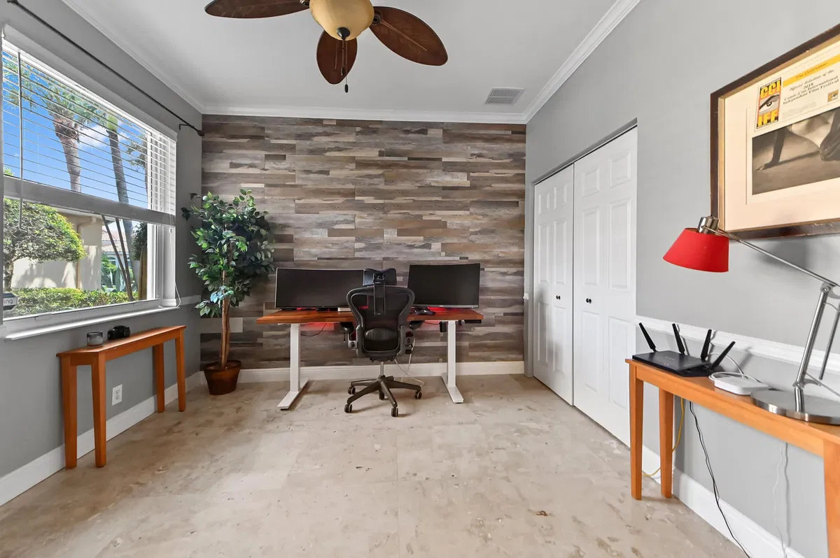 Residence photo 16
