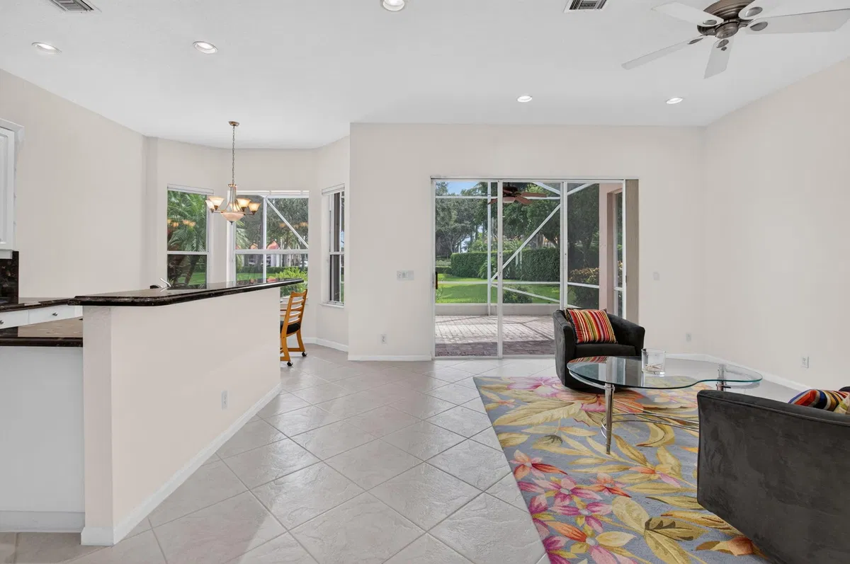 Residence photo 22