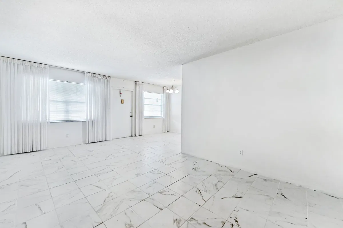 Unit 17-1710 photo 10
