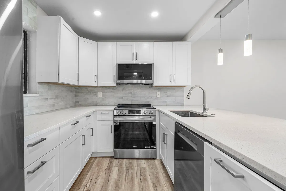 Unit 105 photo 16