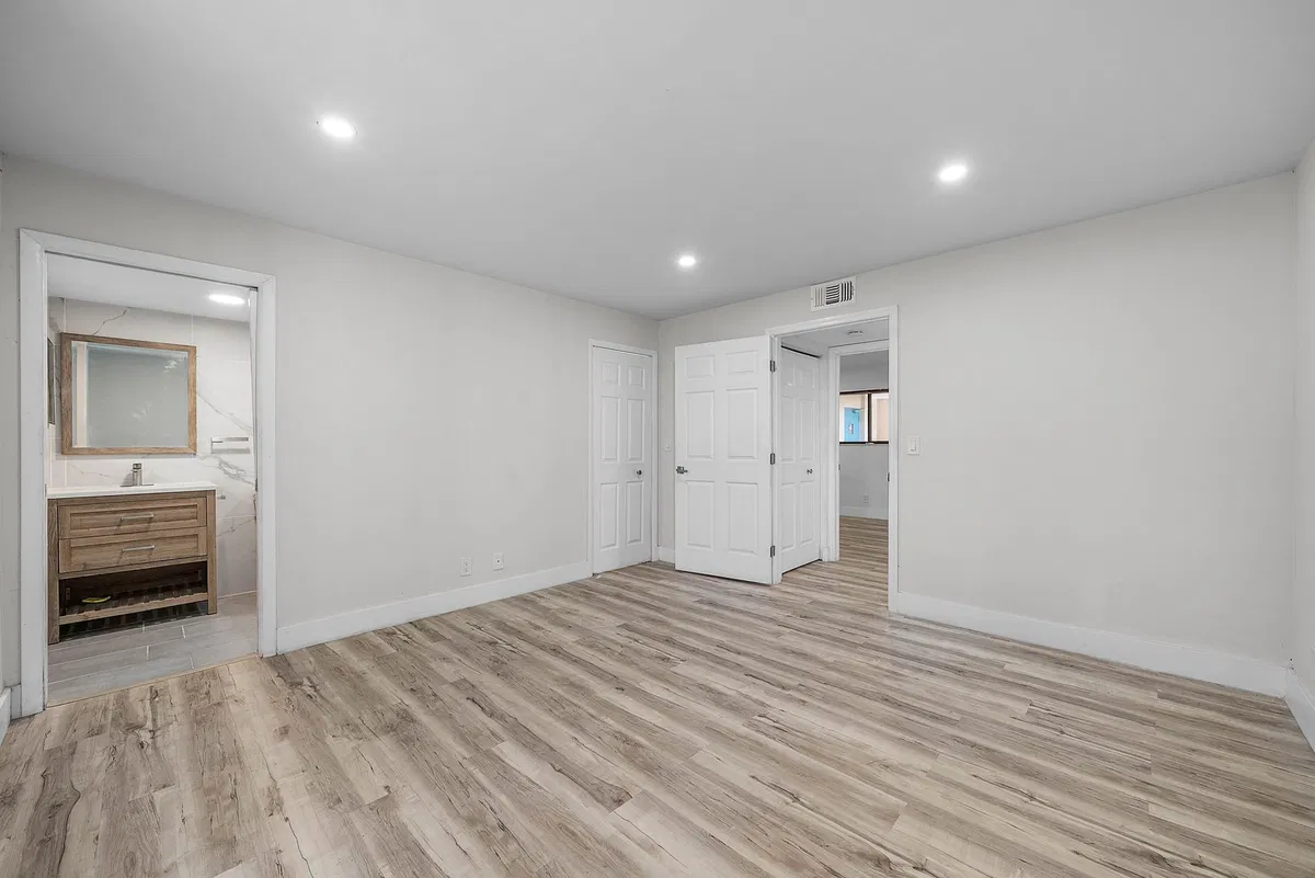 Unit 105 photo 22