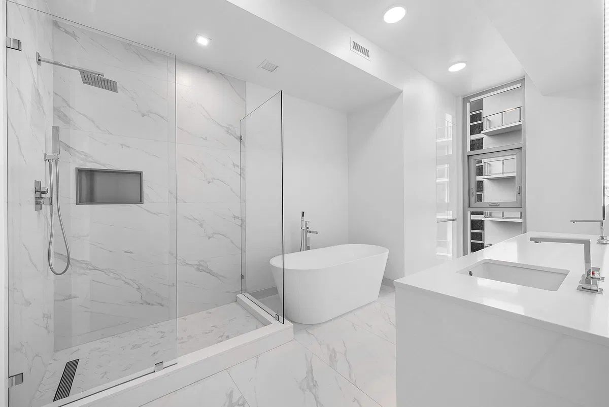Nautilus 220 Unit 2202 photo 19