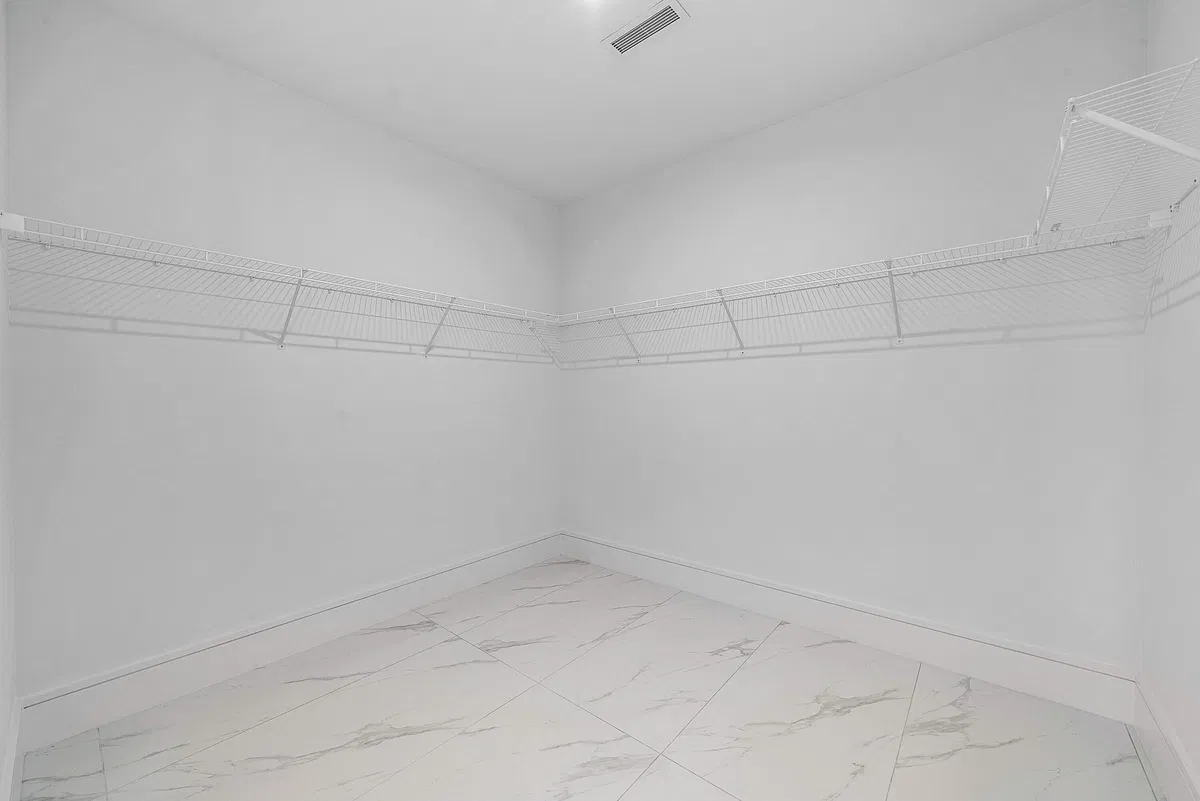 Nautilus 220 Unit 2202 photo 22
