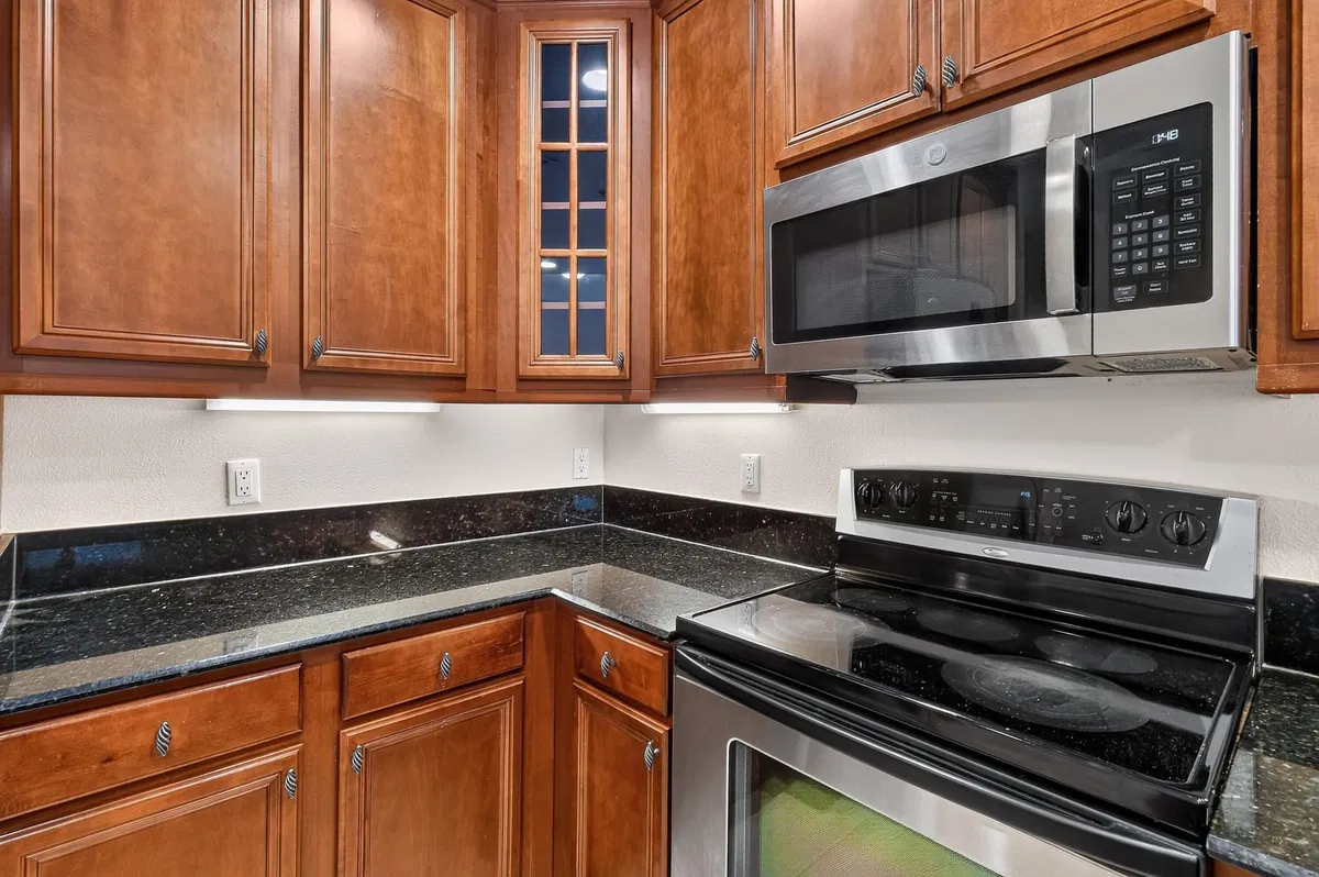 Unit 3-908 photo 22