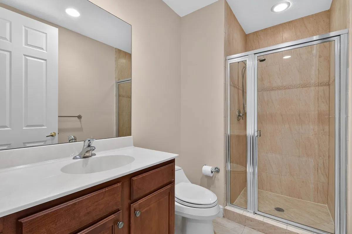 Unit 3-908 photo 28