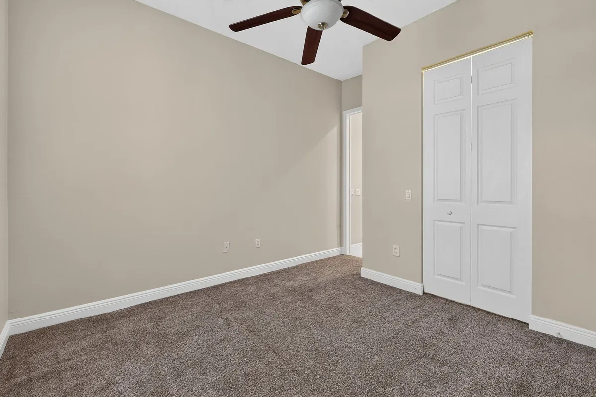 Unit 3-908 photo 40