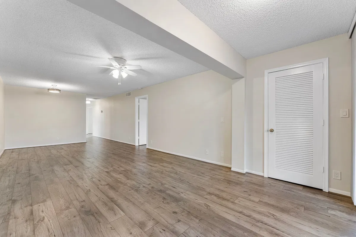 Unit 103 photo 4