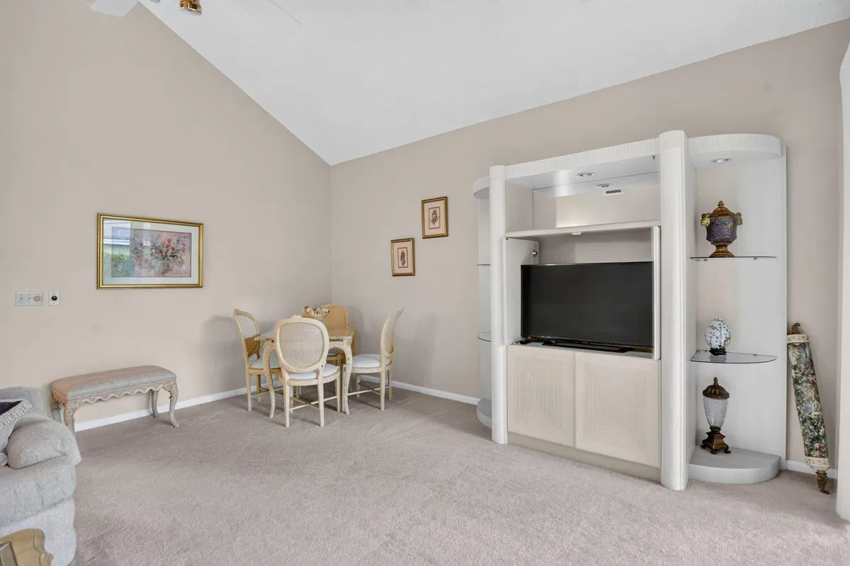 Residence photo 28