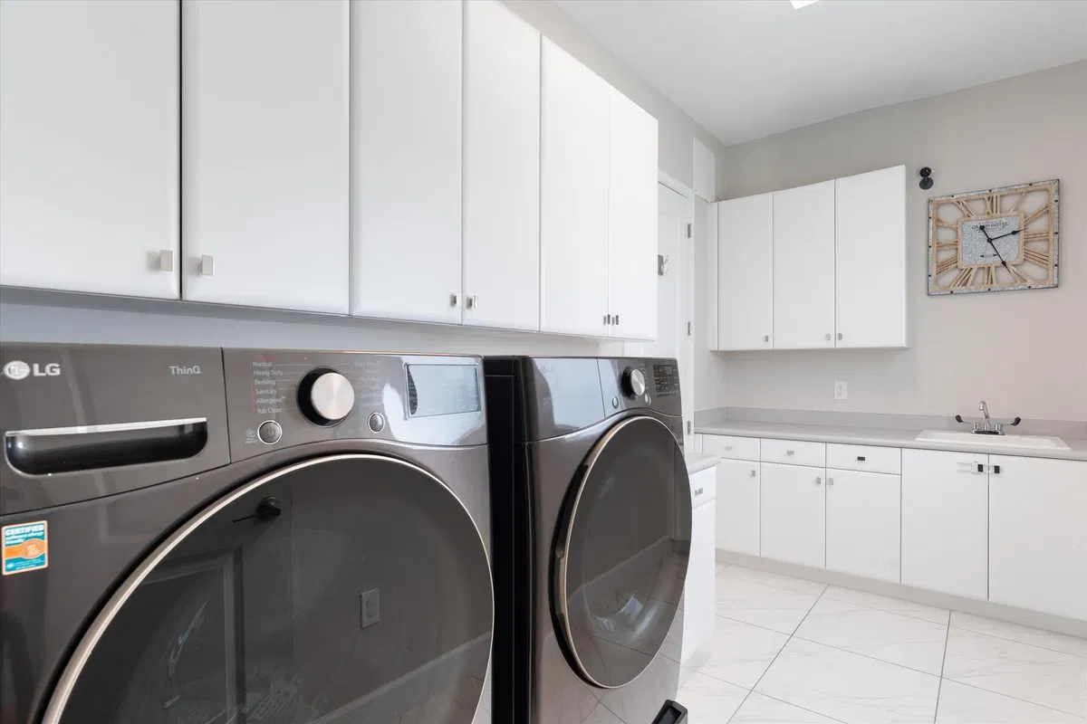 Residence photo 28
