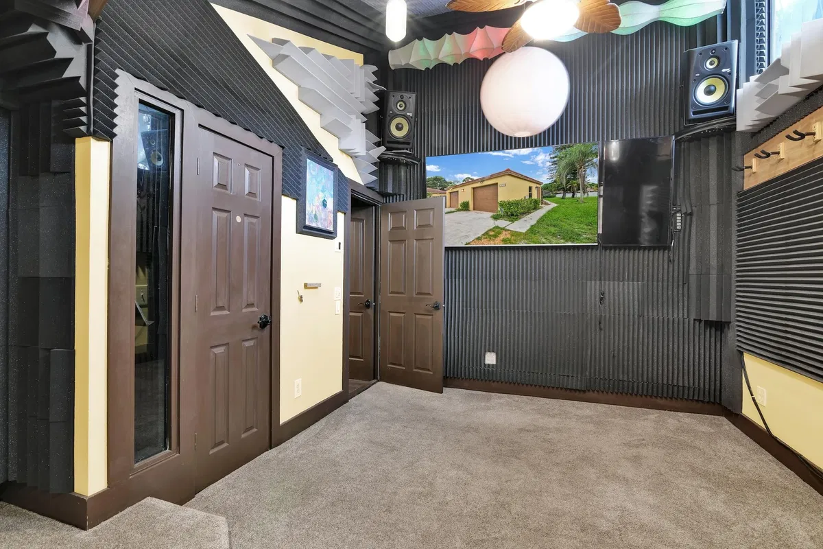 Residence photo 43