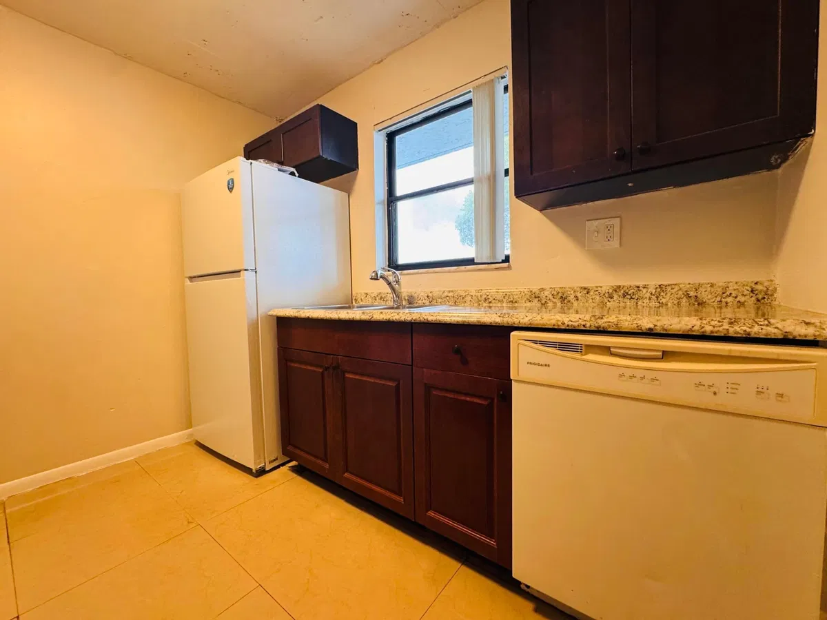 Unit 102 photo 10
